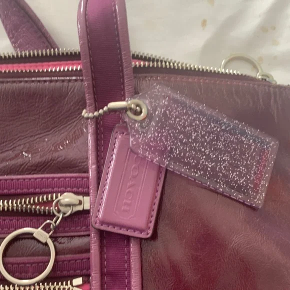 Coach Poppy Glossy Patent Tote in Plum and Berry w/matching wallet and hang tags - Picture 2 of 12